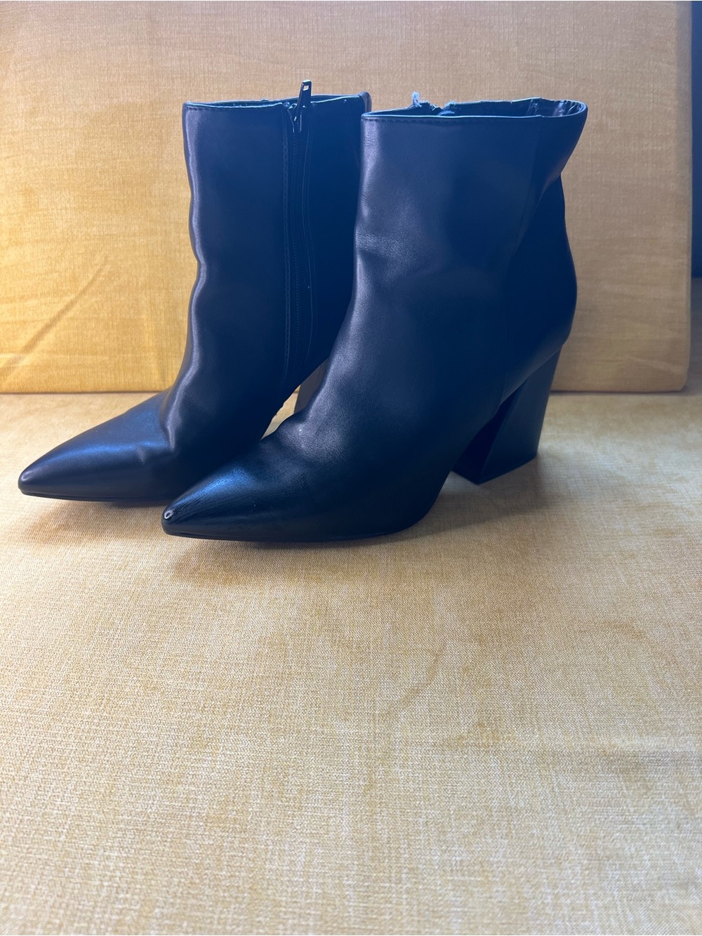 Women's Black Pointed-Toe Ankle Boots - Sleek Heel